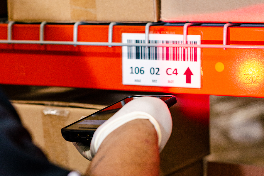 Scanning barcocde in warehouse